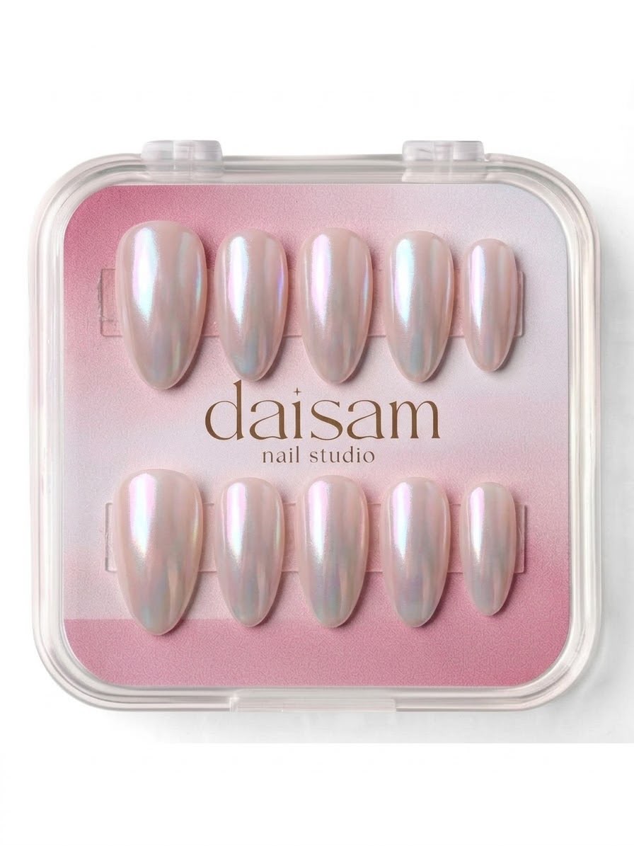 Bare Aura press-on nails set Daisam