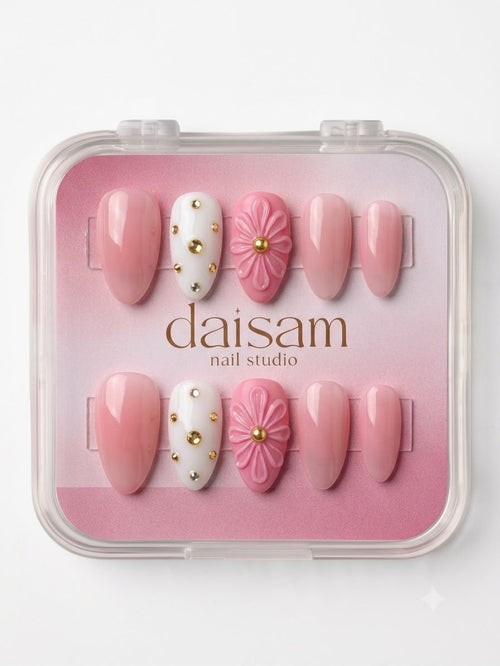 Blush Bloom press-on nails worn on model Daisam