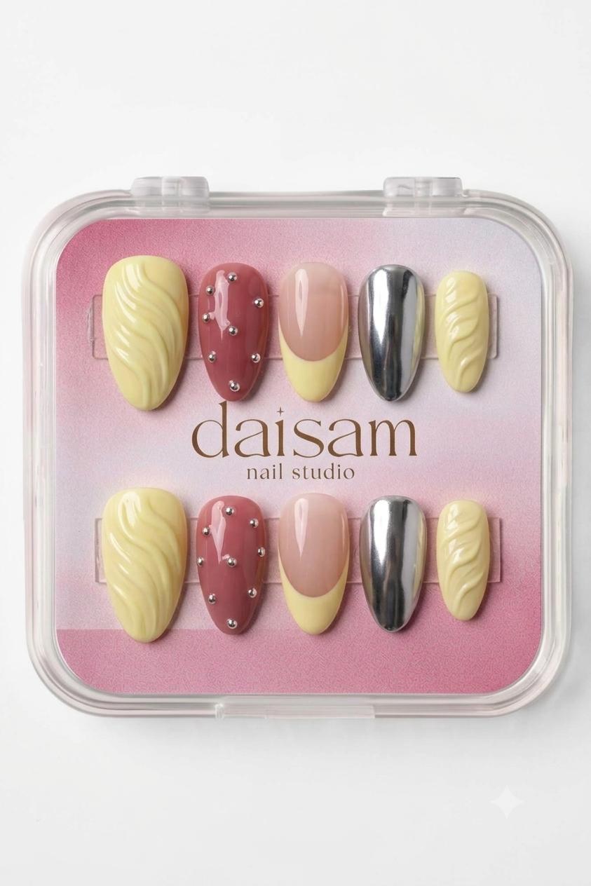 Golden Citrus press-on nails set Daisam