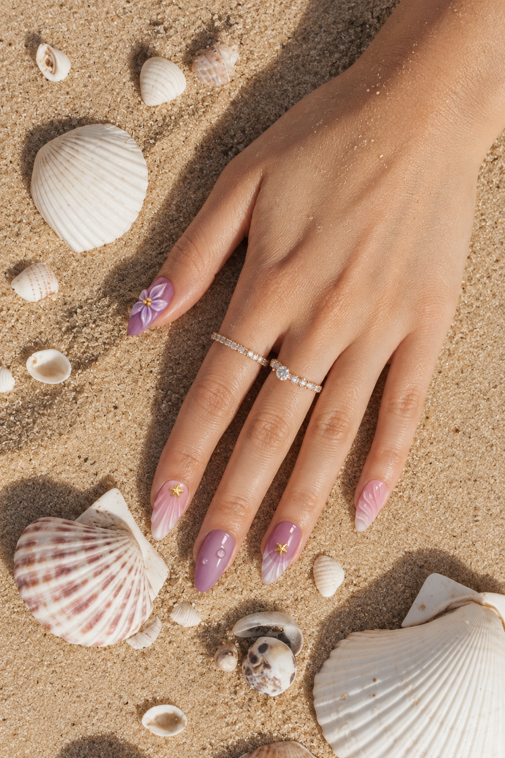 Lilac Tide press-on nails worn on model Daisam