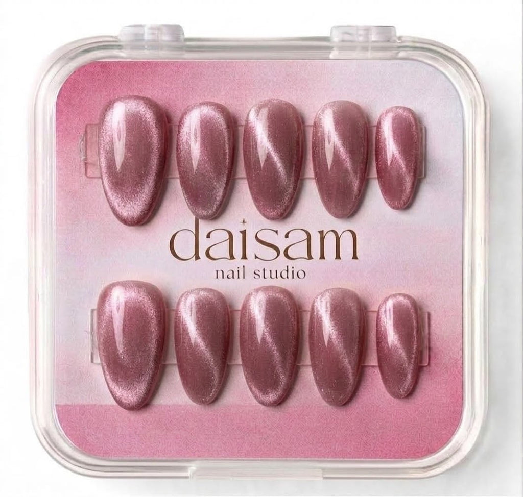Pink Velvet press-on nails set Daisam