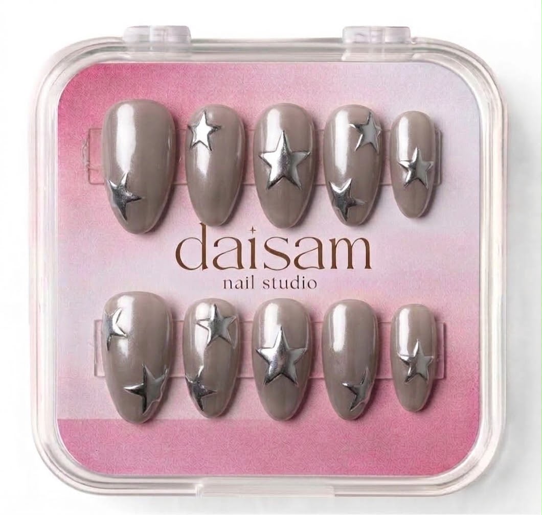 Silver Stardust press-on nails set Daisam