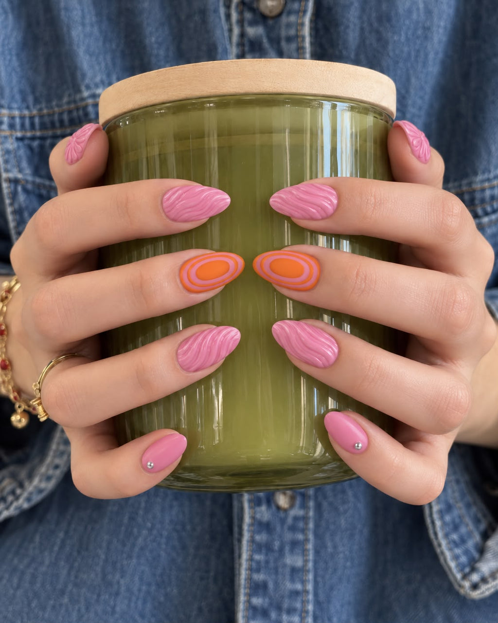 Sunset Pop press-on nails worn on model Daisam