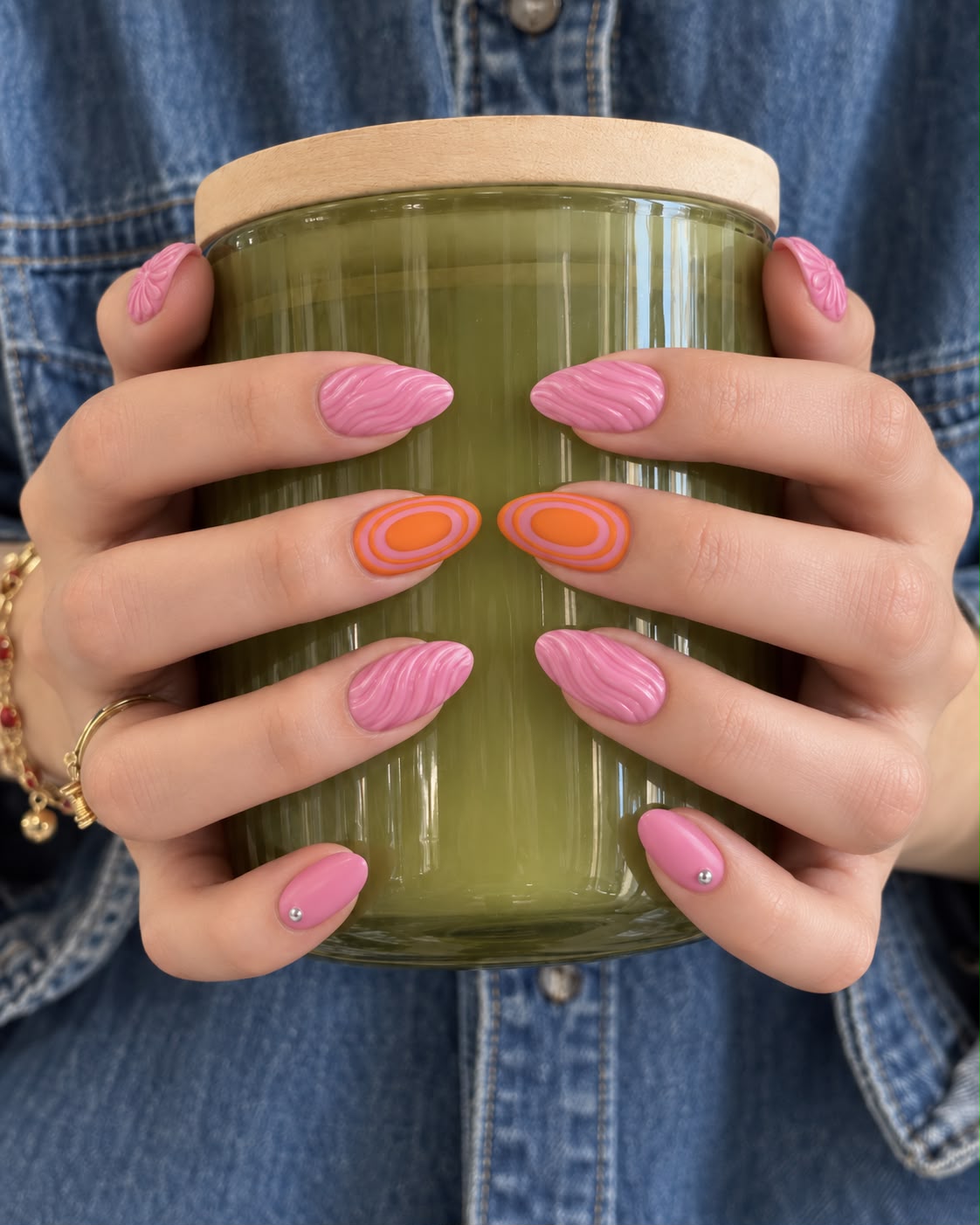 Sunset Pop press-on nails worn on model Daisam