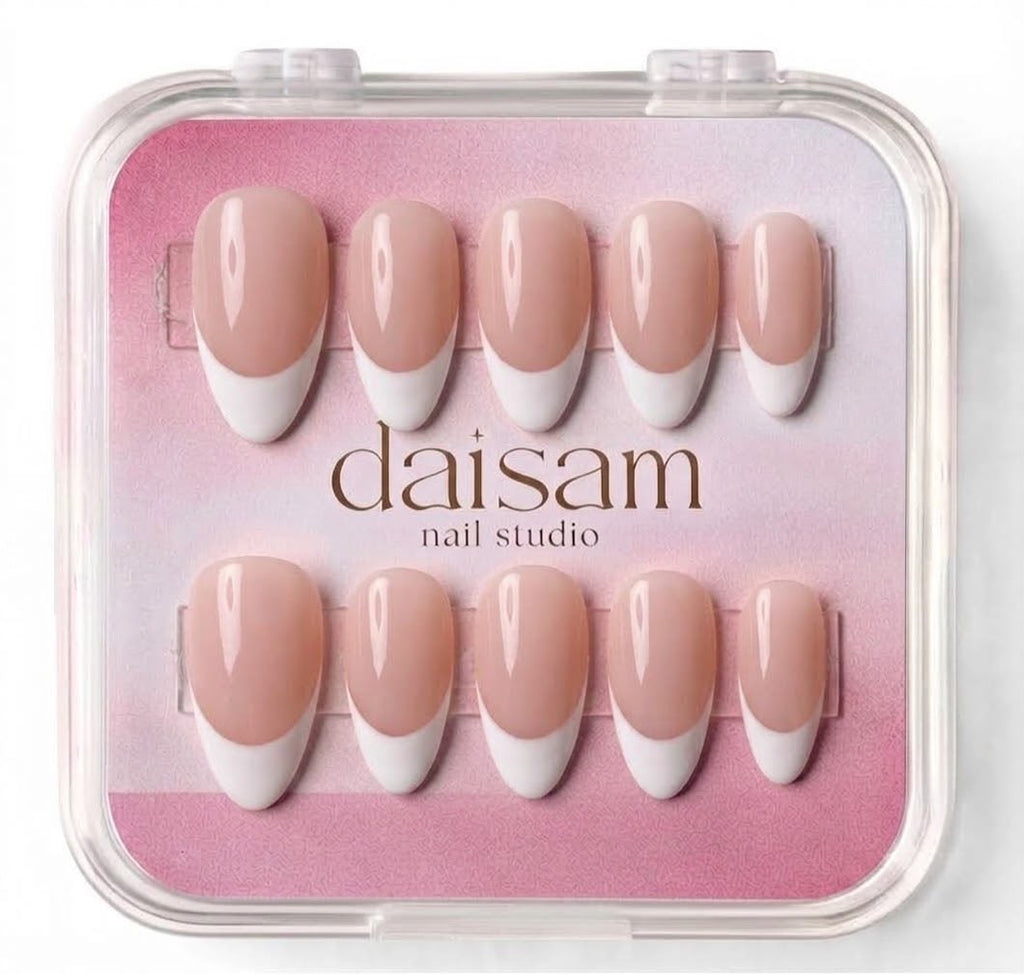 The Classic French press-on nails set Daisam
